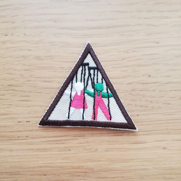Vintage Y2K Girl Scout Brownie "Puppets, Dolls, and Toys" Try-It Patch - Picture 1 of 3